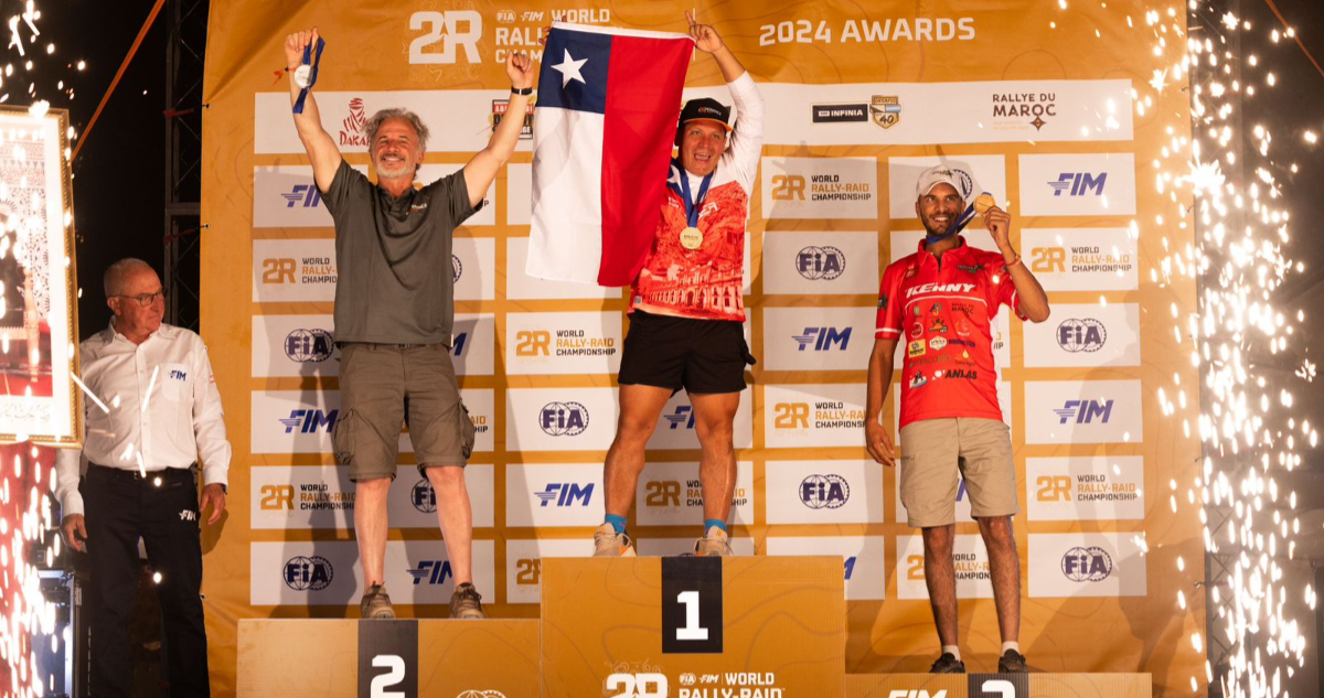 John Medina celebrando el título en el Rally de Marruecos