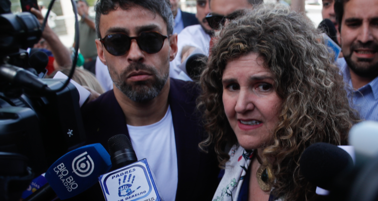 De nuevo en silencio: Jorge Valdivia protagoniza otra caótica llegada al Centro de Justicia