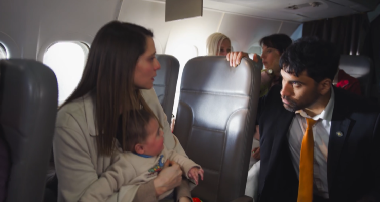 Sofía (Magdalena Müller), Ignacio (Felipe Contreras) y Benjamín en Juego de Ilusiones en referencia a error