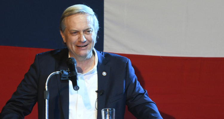 Falta de reemplazo o muestra de fuerza: la teoría de Kast por negativa de Boric a cambiar su gabinete