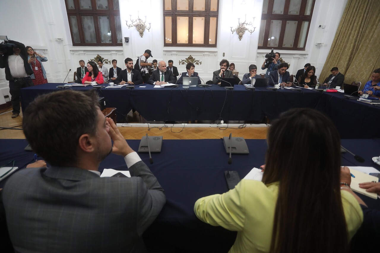 La ministra del Interior, Carolina Toha, asiste a la comisión investigadora del Caso Monsalve, que se realiza en la sala de lectura de la cámara de diputados en el ex congreso nacional.