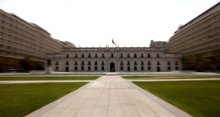 Piden a Contraloría investigar concurso interno que podría repartir hasta $9 millones en Presidencia