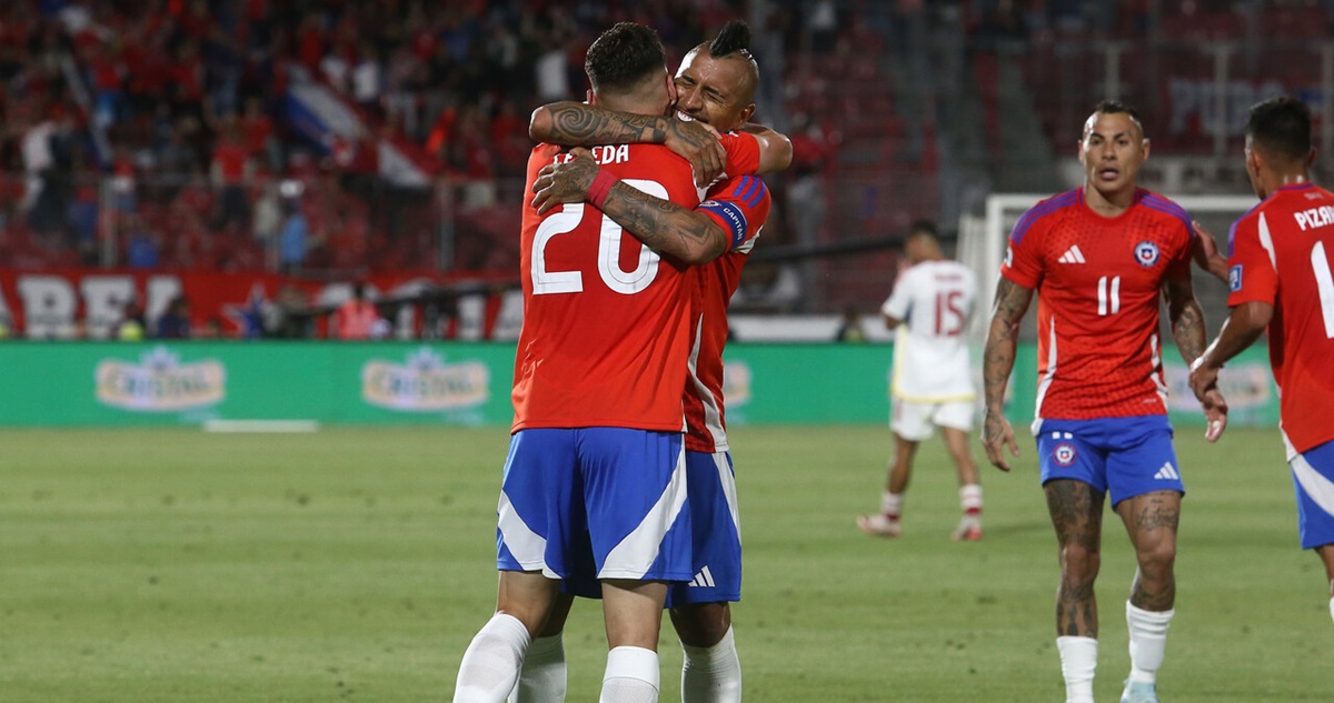 Arturo Vidal felicitó a tres cracks de La Roja.