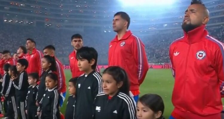 De principio a fin: ensordecedoras pifias ’taparon’ el himno chileno en el Monumental de Lima