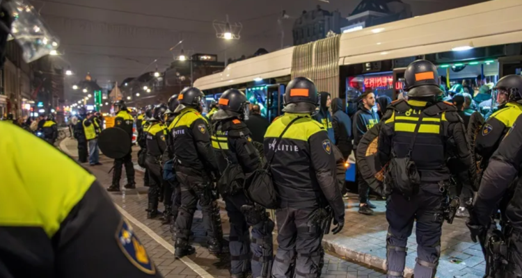 Israel pide a sus ciudadanos evitar eventos deportivos en el extranjero tras disturbios en Ámsterdam