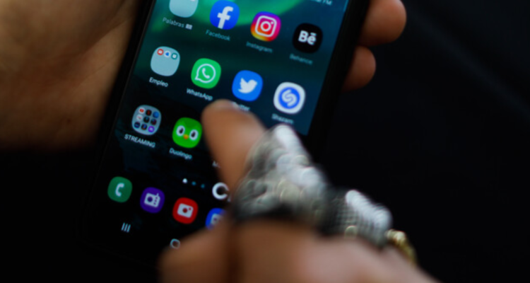 Interponen querella contra padre de denunciante de violación por “funar” a supuesto encubridor