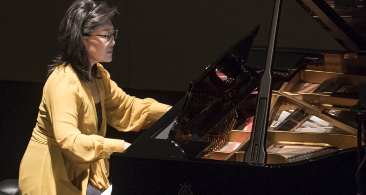 Liza Chung, Teatro Universidad de Chile