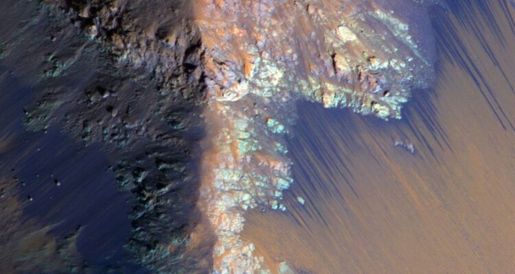 Las pendientes inclinadas de Coprates Chasma en Marte ┃Imagen de contexto ┃Nasa