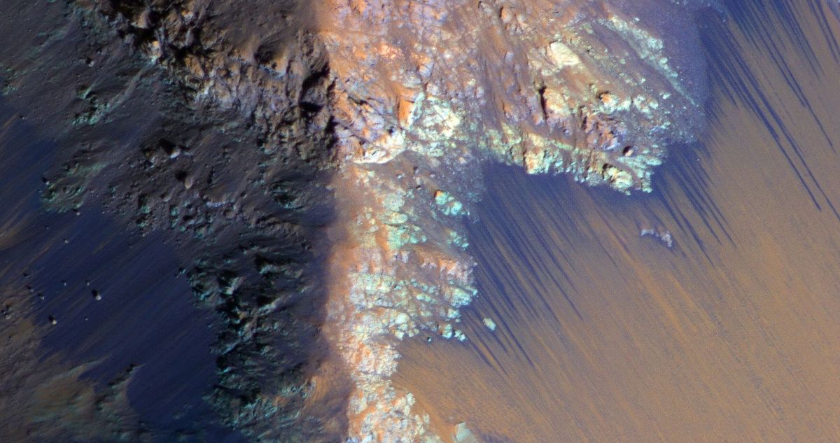Las pendientes inclinadas de Coprates Chasma en Marte ┃Imagen de contexto ┃Nasa