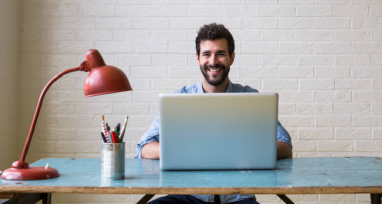 Eres Millennial y los 40 años ya tocan tu puerta: ¿qué tan distintos son a los 40 de tus padres?