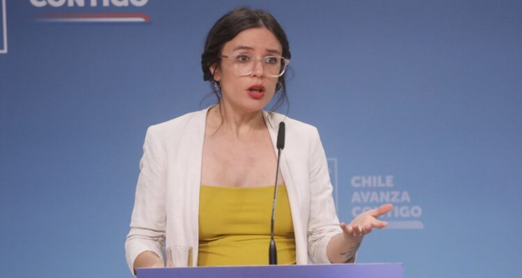 Ministra Vallejo aborda denuncia contra Boric y descarta que el Presidente presente acciones legales