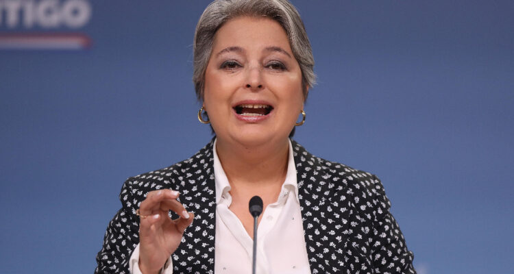 Jara le enrostra a la derecha el haber rechazado la reforma tributaria, que era “esencial” para la PGU