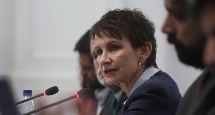 Ministra Tohá arremete contra Monsalve y califica de “imprudente” el uso de avioneta de Carabineros