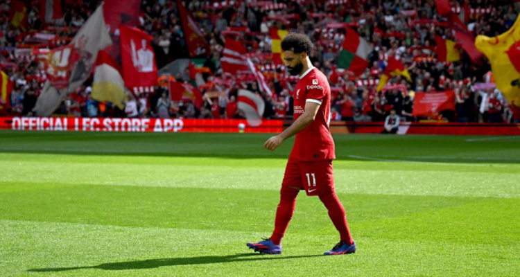 Mohameh Salah golpea la mesa en Liverpool y dice sentirse decepcionado por no tener ofertas de renovación.