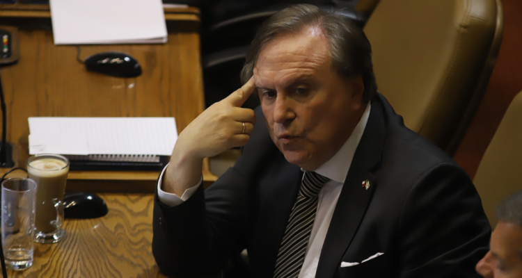 Moreira (UDI) oficia a Minrel y Contraloría tras denuncia interna en embajada de Chile en Argentina