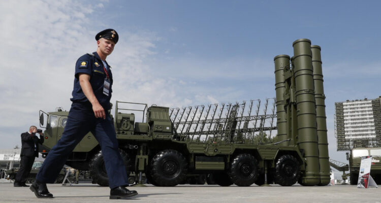 Seúl dice que Moscú transfirió misiles antiaéreos a Pionyang a cambio del envío de tropas