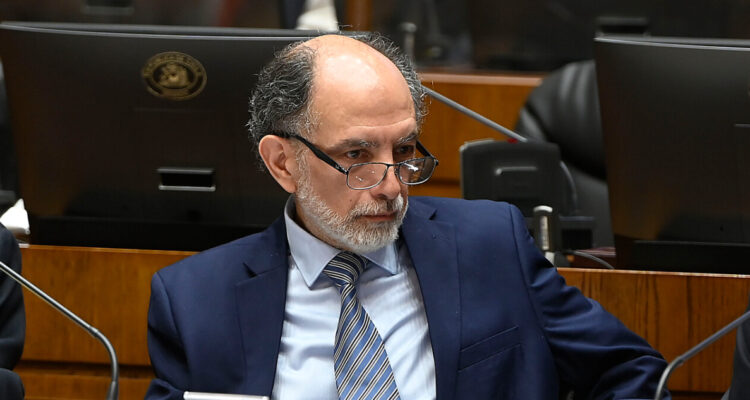 Exministro Muñoz interpone recurso de protección contra el Pleno de la Suprema y Comisión de Ética