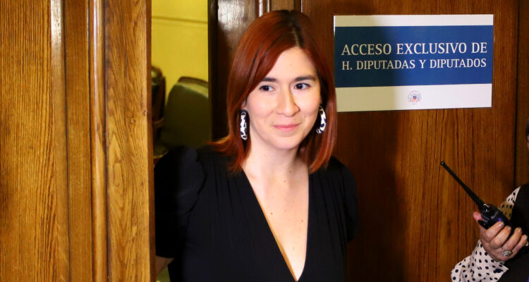 “Necesito dedicar mis energías a mi región”: la declaración de Catalina Pérez tras renunciar al FA