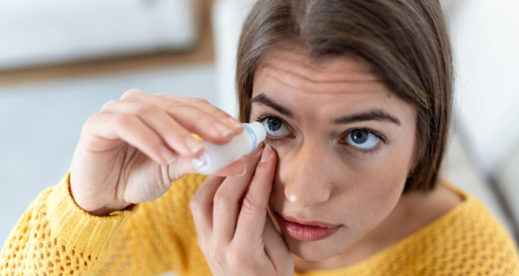 ¿Te pican los ojos todo el tiempo? Podrías estar sufriendo ojo seco: causas y cómo tratarlo