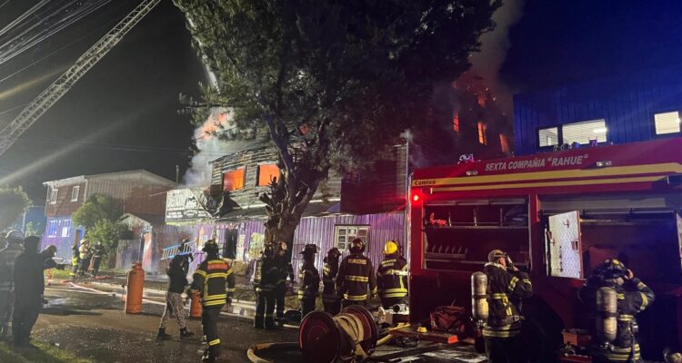 Dos muertos deja incendio de una casona en Osorno