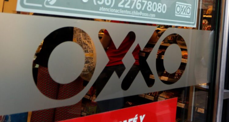 Tras el anuncio de Oxxo de pausar su crecimiento en Chile: expertos dicen que “no es un hecho aislado”