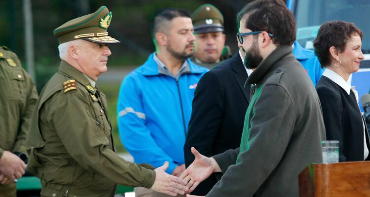 Pdte. Boric aprueba nuevo Alto Mando de Carabineros con primera mujer ascendida a General Inspector