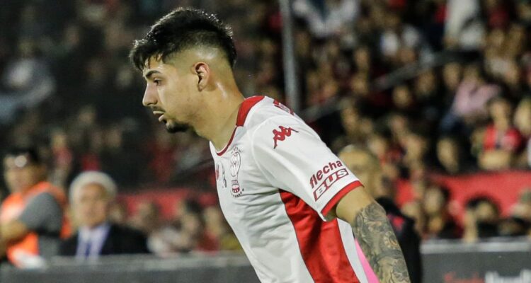 Fue liberado de La Roja por lesión: Huracán cita a Williams Alarcón y podría jugar este fin de semana