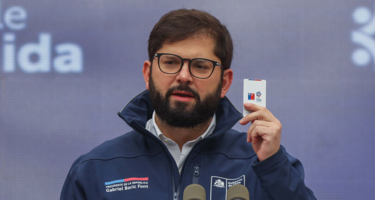 Presidente Boric: “No hay cambio de gabinete, acá a todos mis ministros los quiero trabajando”