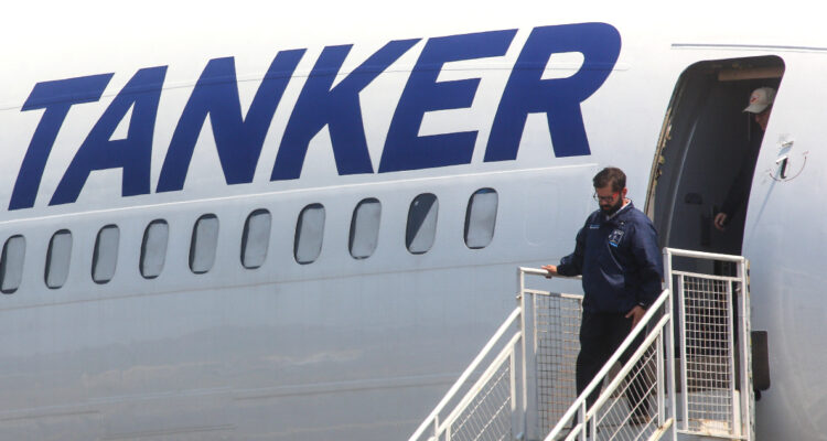 Presidente Boric recibirá en Concón un avión súper tanker para combatir incendios forestales