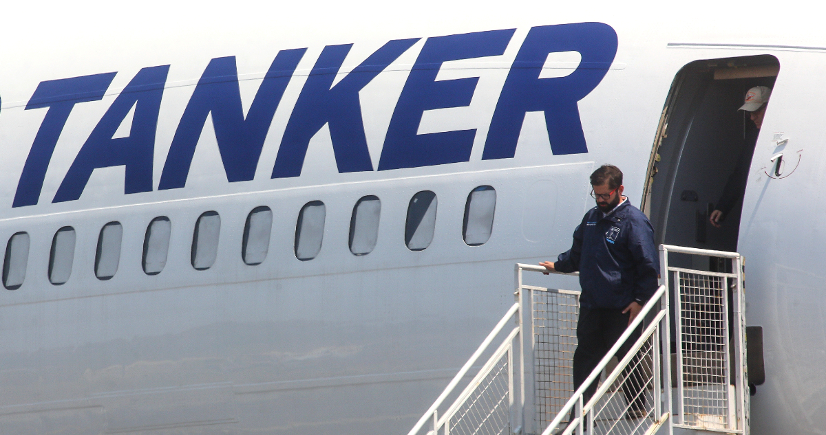 Presidente Boric recibirá en Concón un avión súper tanker para combatir incendios forestales