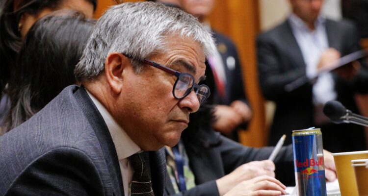 19 horas, pizzas y mucho café: Así fue la maratónica discusión del Presupuesto 2025 en el Congreso