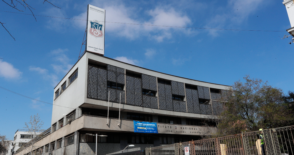 Profesores del Instituto Nacional anuncian paro por sumario presuntamente “secreto” contra docentes