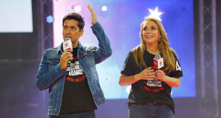 Rafael Araneda junto a Karen Doggenweiler en conducción de Teletón