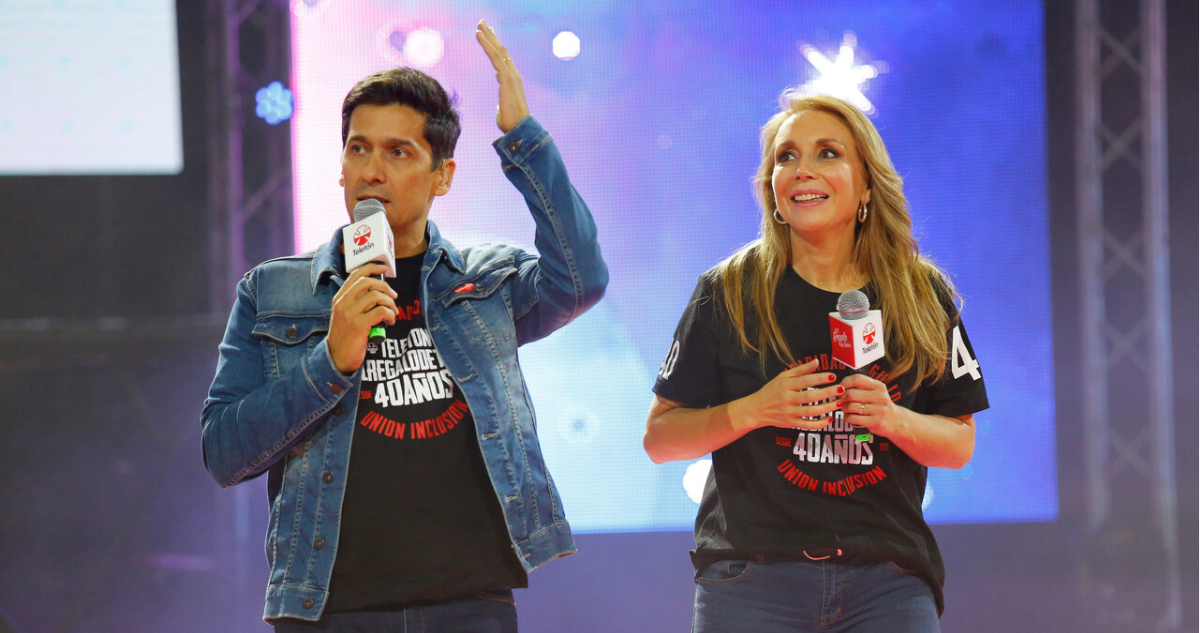 Rafael Araneda junto a Karen Doggenweiler en conducción de Teletón