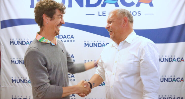 Elecciones a gobernador en Valparaíso: Felipe Ríos oficializa su apoyo a Rodrigo Mundaca