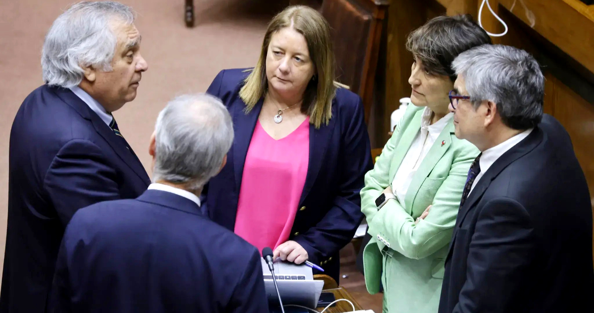 Senado aprueba partida de Salud con prohibición de financiar terapias hormonales en NNA con el erario