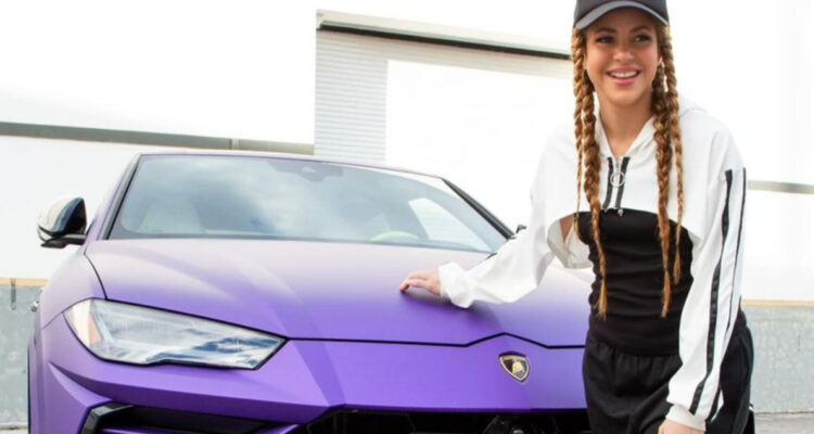 Shakira y su auto de lujo