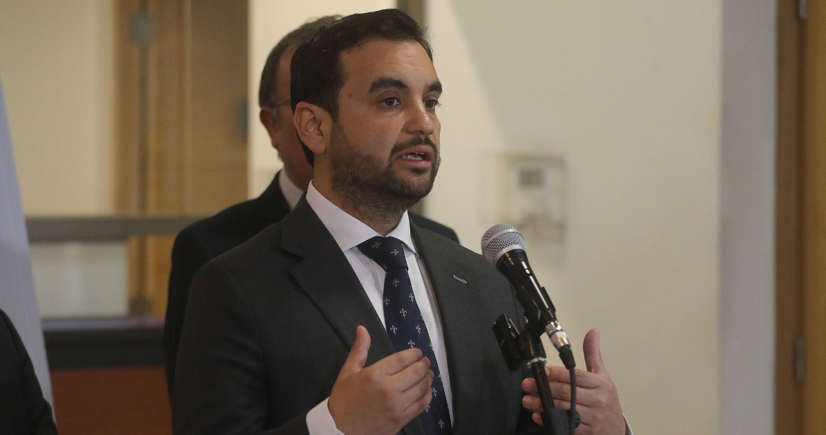 Ministro Gajardo defiende traslado de Monsalve y asegura que fue para garantizar su integridad física