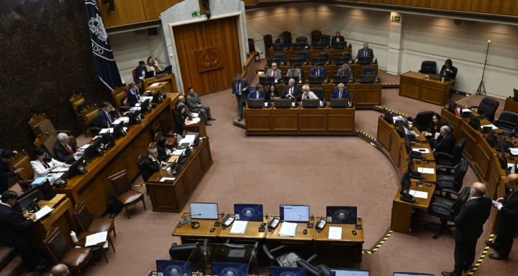 Senadores presentan proyecto de ley para modernizar sistema político y electoral de cara al 2025