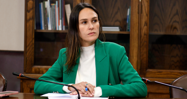 Diputada Labra cuestiona millonario pago del Ministerio de Energía para oficina de estudio de género