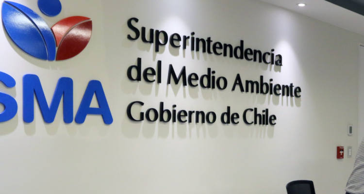 Logo de la SMA por multa que arriesga sanitaria Aguas San Isidro