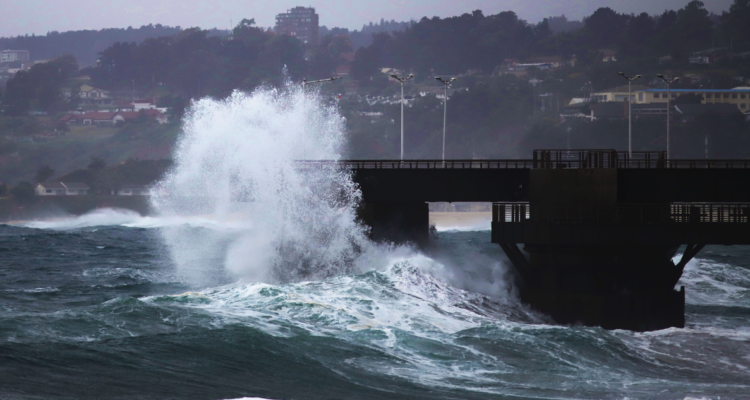 Armada emite alerta por marejadas en las costas de la región de Valparaíso