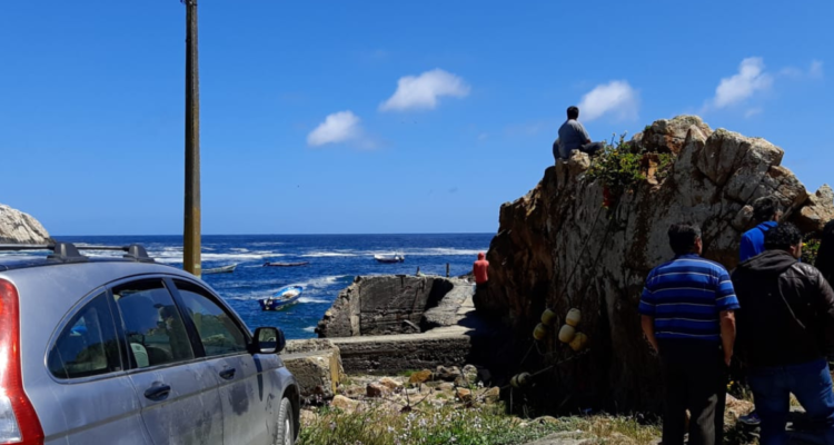 Embarcación vuelca en Caleta Chome