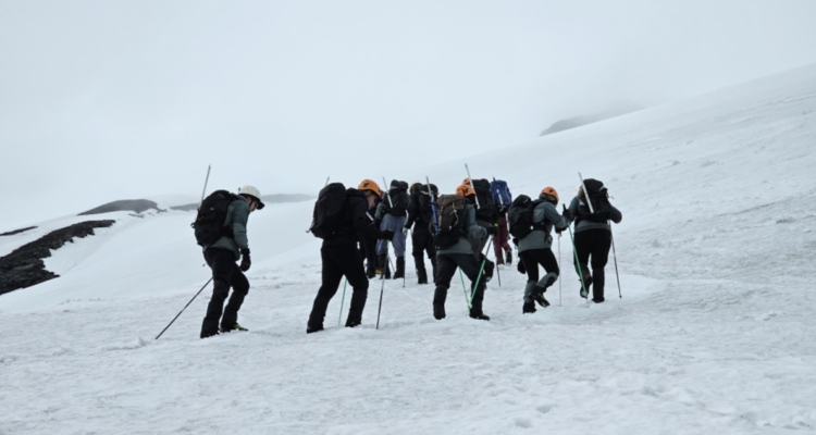 Reanudan ascensos a cráter de volcán Villarrica: permaneció cerrado por dos años