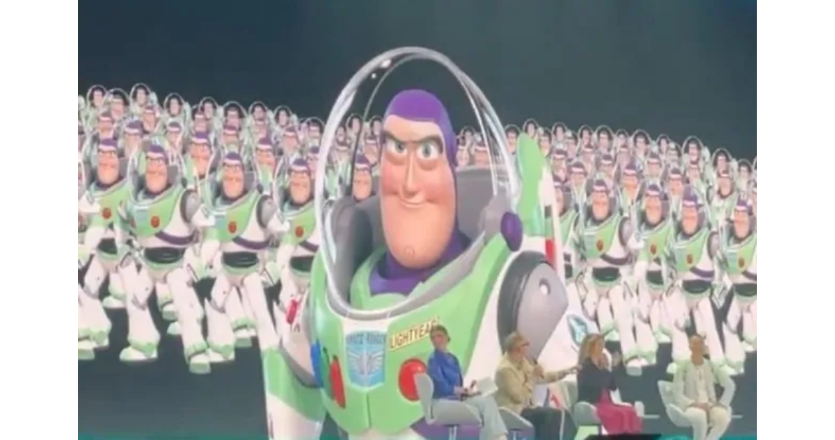 Buzzlight Year y ejército de juguetes defectuosos