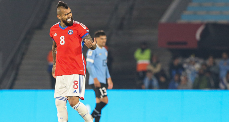 En Perú reaccionan a nominación de “emergencia” de Vidal a La Roja y destacan desencuentros con Gareca