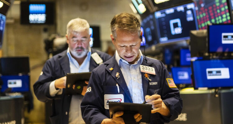 Wall Street cierra con avances y un récord, en reacción al elegido de Donald Trump para el Tesoro