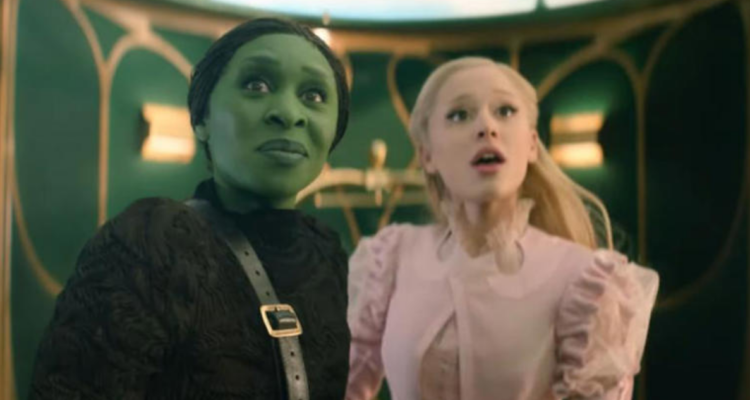 Cynthia Erivo y Ariana Grande en Wicked en referencia a homenaje a actrices del musical