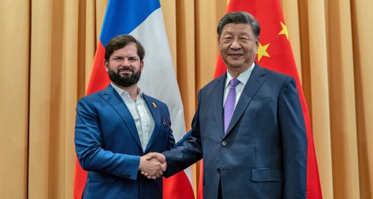 Xi Jinping se reúne con Boric y le pide ampliar la cooperación China-Chile en varios ámbitos