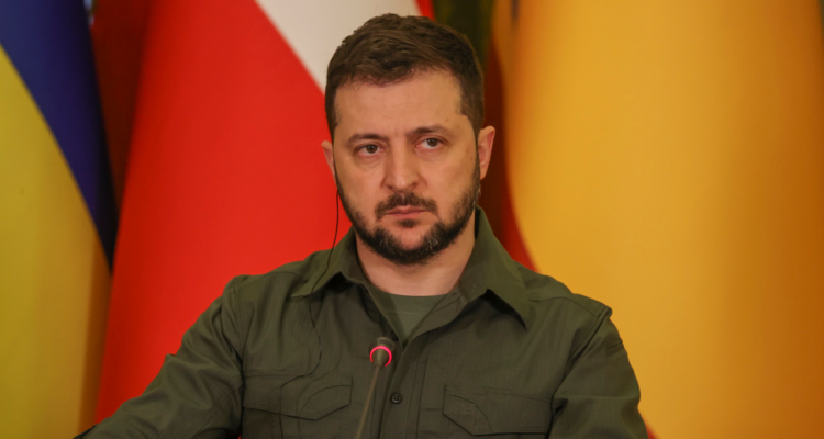 Zelenski admite situación difícil, con lento avance ruso y sin rotación ucraniana